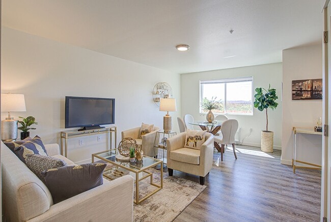 Interior Photo - Maple Springs