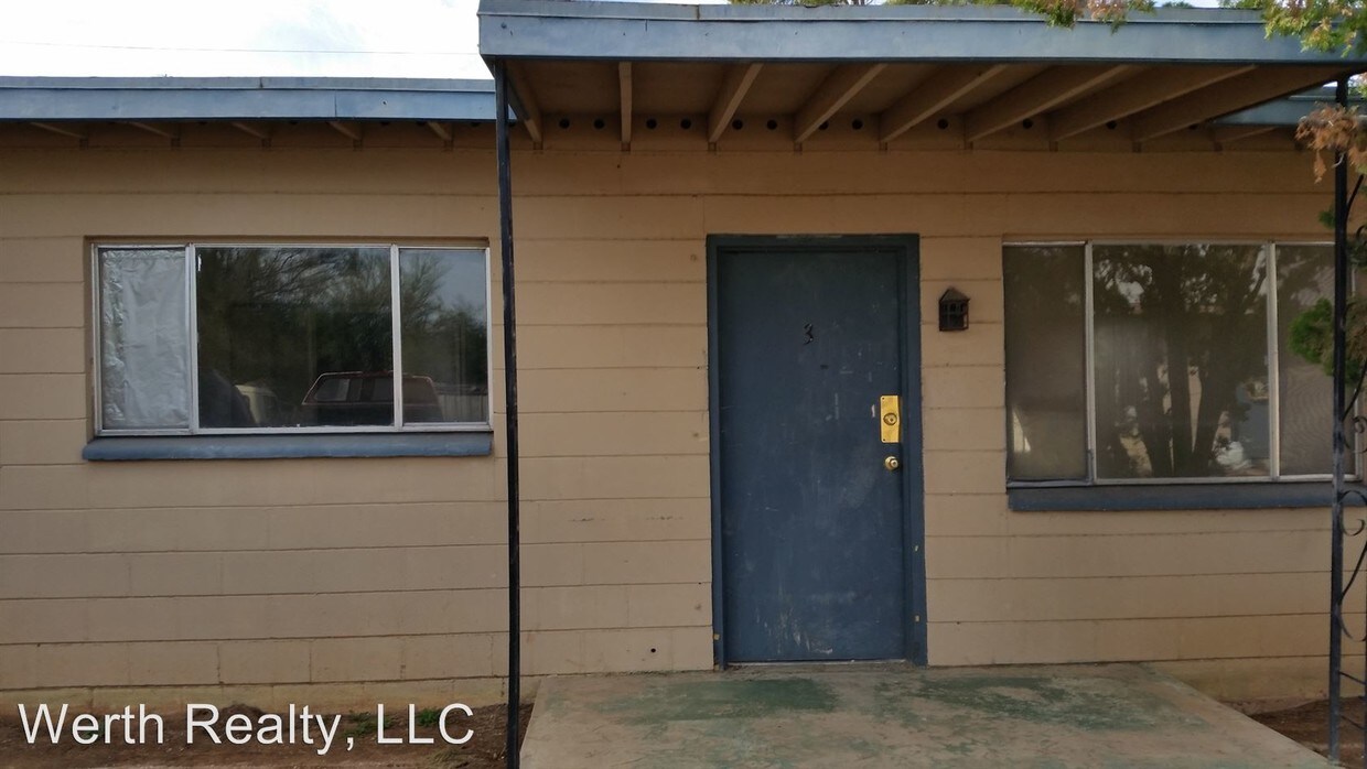 Primary Photo - 320 E Mohave Rd