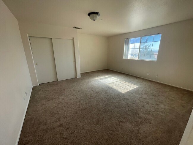 Foto del edificio - 16359 Siskiyou Rd