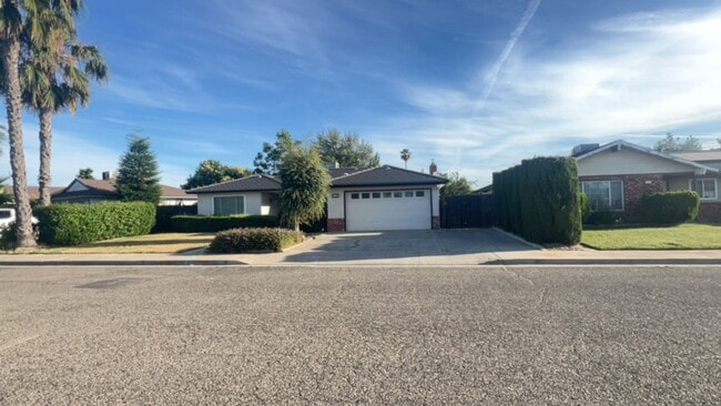Photo - 133 Kadota Ave House