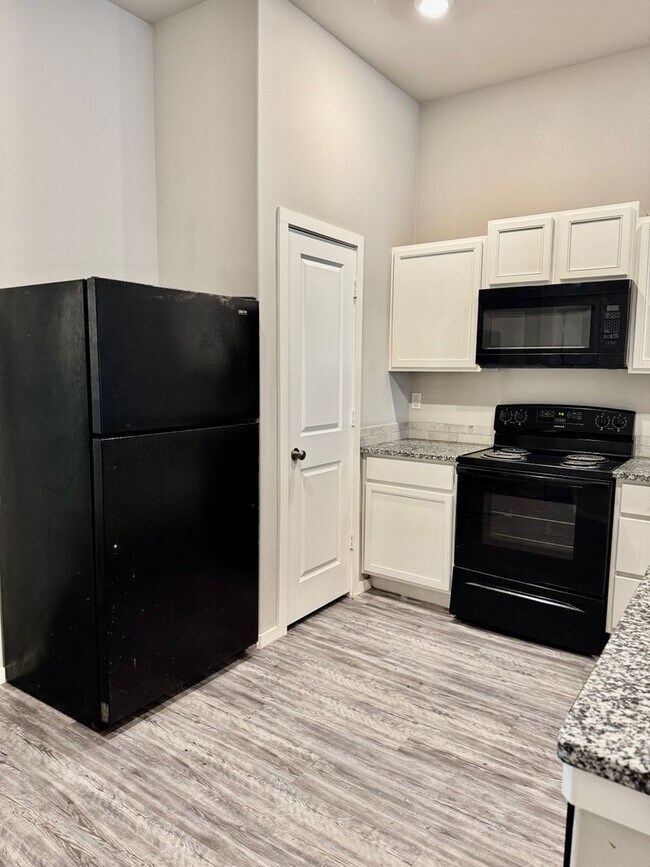 Foto del edificio - 2121 N Avenue J Ave