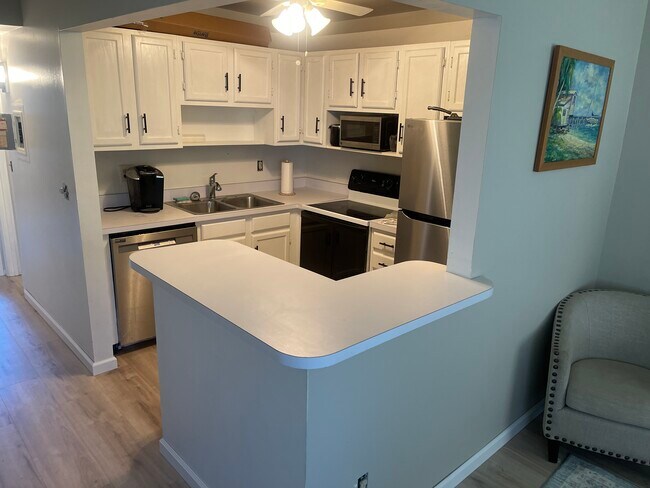 Building Photo - 52 Woodland Dr