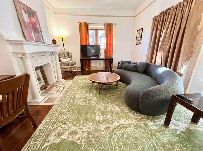 Foto del edificio - 822 N Euclid Ave