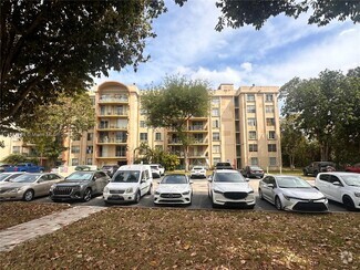 Building Photo - 9320 Fontainebleau Blvd