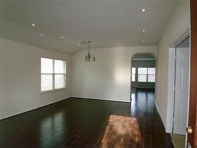 Building Photo - 2223 Enchanted Park Ln