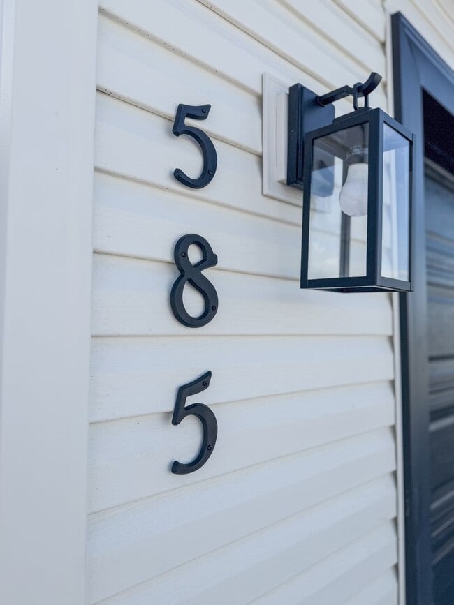 Building Photo - TWIN HOME FOR RENT IN SUGAR CITY - 3 BEDROOMS 2 FULL BATHROOMS