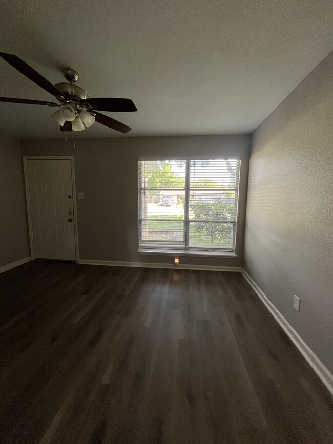 Photo - 8328 Campanella Dr House