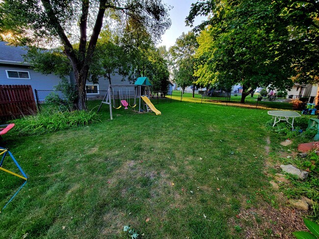 Building Photo - 979 Pointe Way