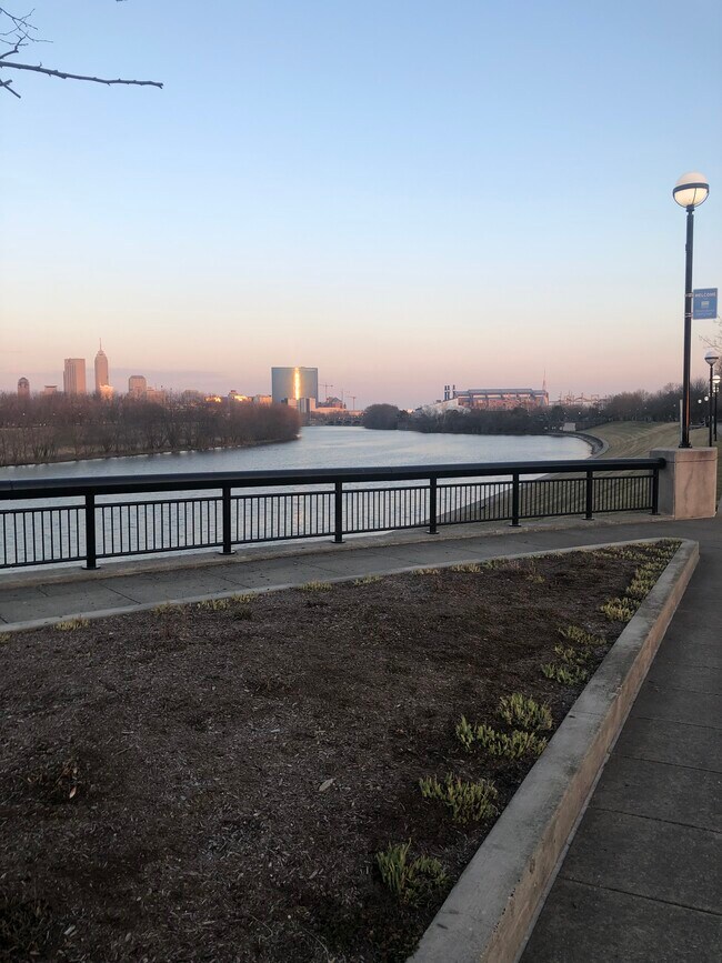 Foto del edificio - 1538 W New York St