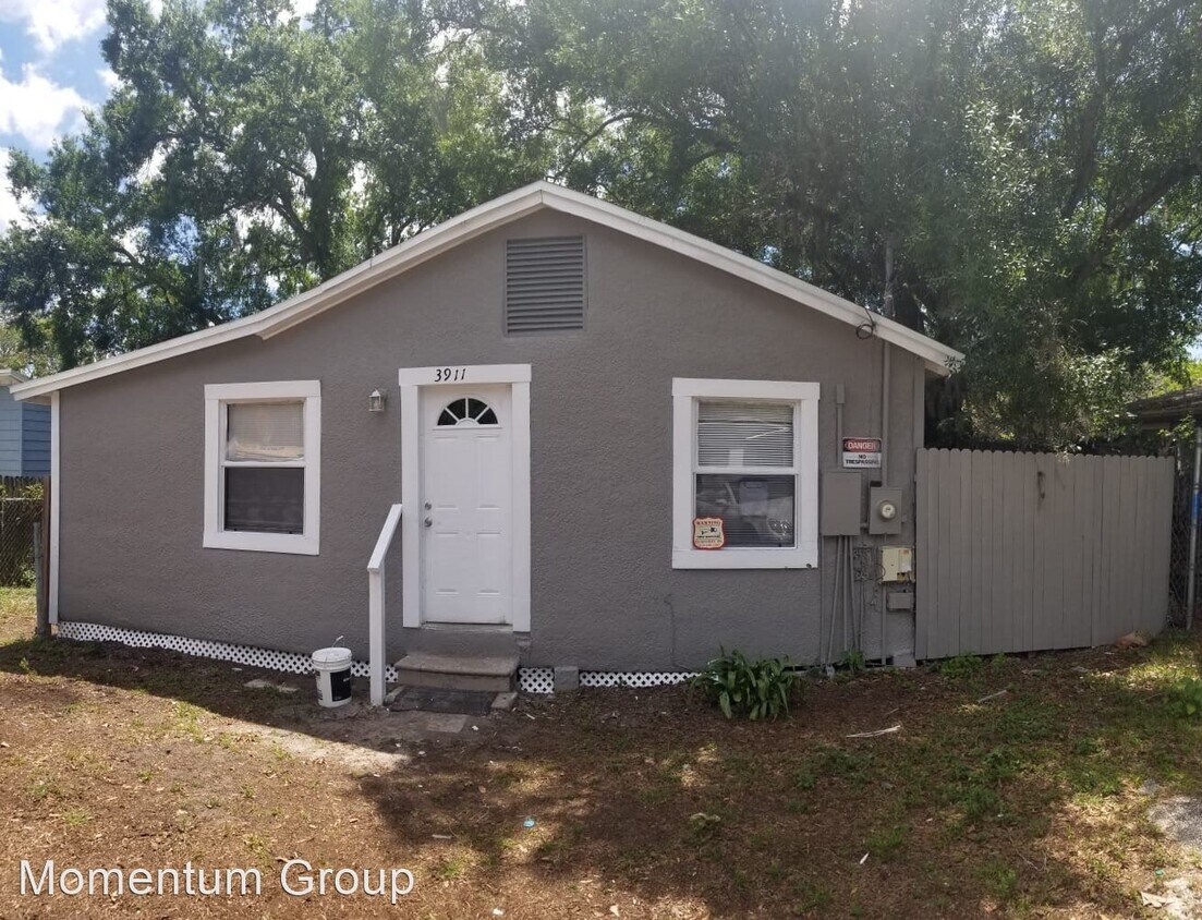 Foto principal - 3 br, 1 bath House - 3911 E. Hanna Ave.