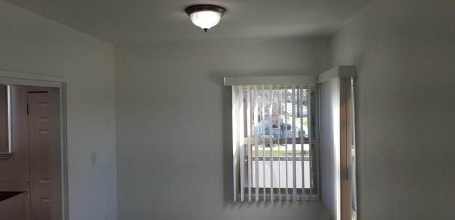 Foto del edificio - 9575 Walnut St.