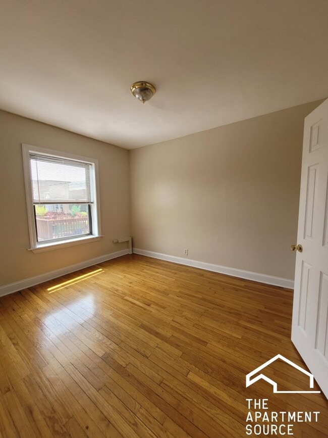 Building Photo - 931 Forest Ave