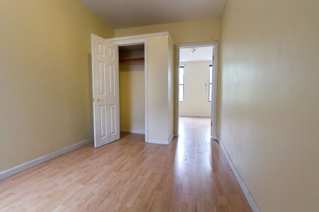 Building Photo - 1430 Putnam Ave