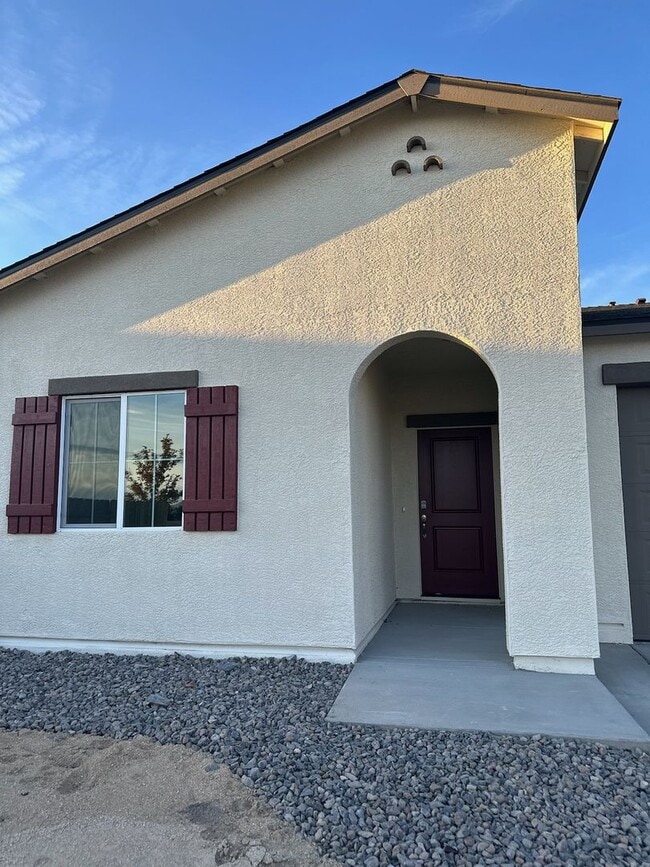 Building Photo - Move in special, half off first month's re...