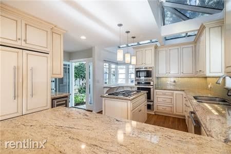 Building Photo - 5 br, 3 bath House - 512 The Strand
