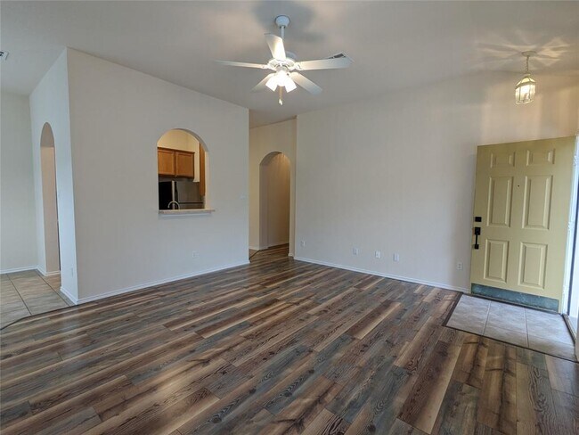 Foto del edificio - 16100 S Great Oaks Dr