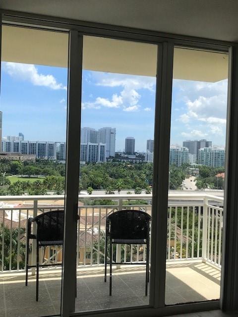 Foto del edificio - 19501 W Country Club Dr