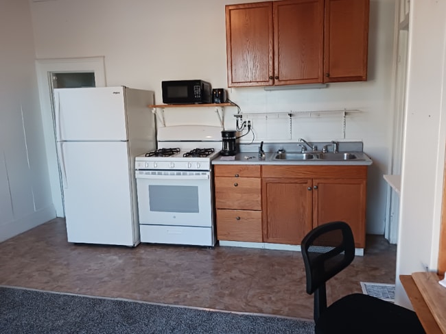 Building Photo - 721 W Main St