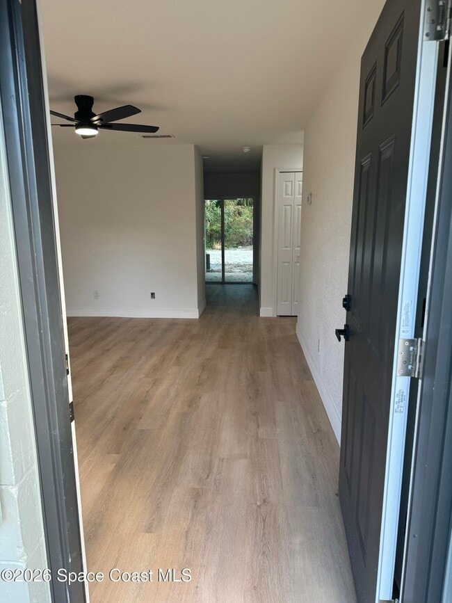 Building Photo - 328 Bay Ave