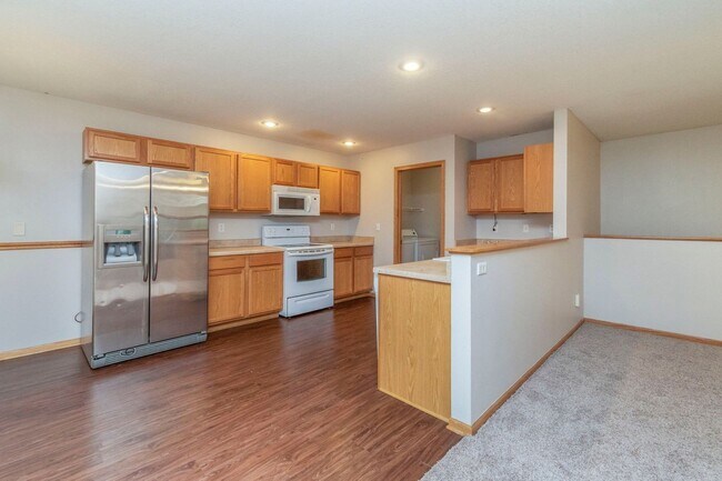 Foto del edificio - FULLY FENCED IN YARD!! 3 Bedroom, 2.5 Bathroom Home in Ankeny