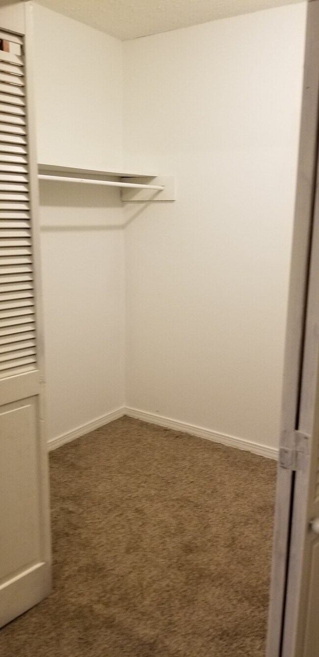 Foto del edificio - 5123 Hillside Drive, Unit B