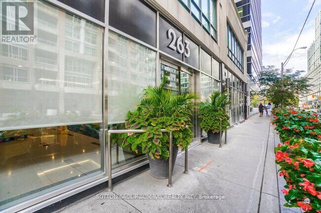 Building Photo - 263 Wellington St W