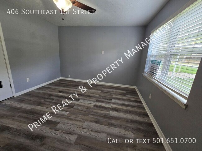 Building Photo - 406 SE 1st St