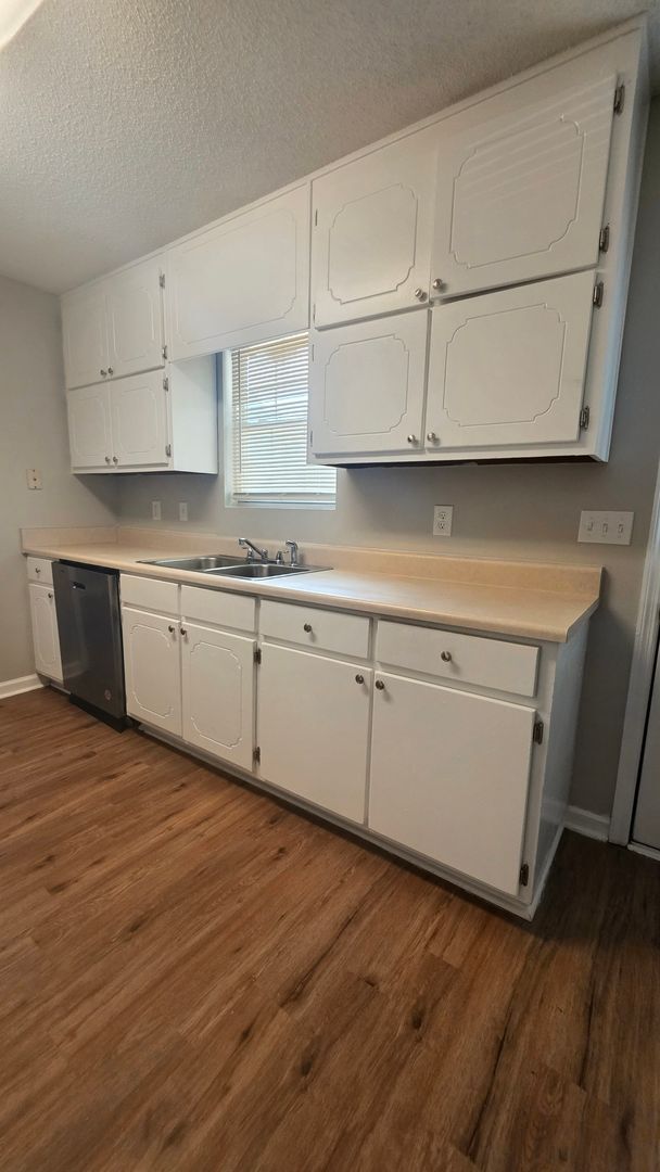 Foto del edificio - Check out this recently renovated home!