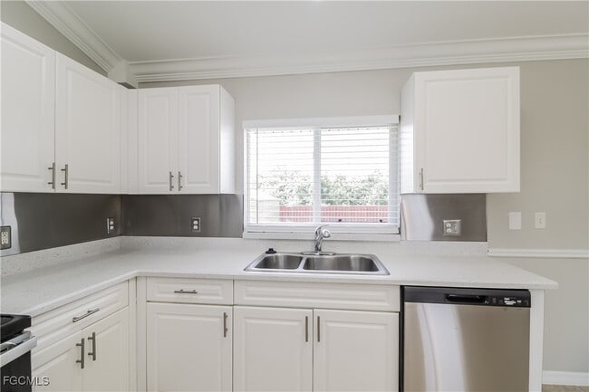 Building Photo - 4312 13th St SW