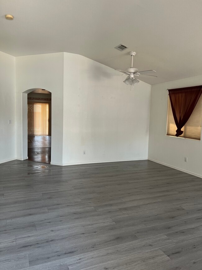 Building Photo - 5505 Ravana Ave