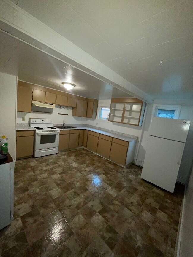 Kitchen - 2114 Eagan Ave