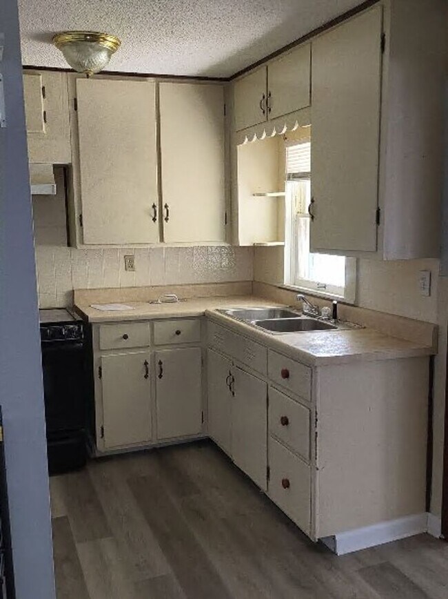 Foto del edificio - 310 E Jackson St