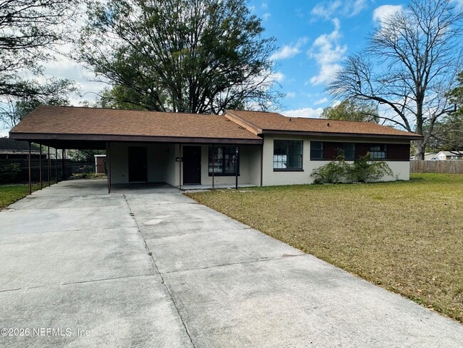 Building Photo - 1904 Delaroche Dr W