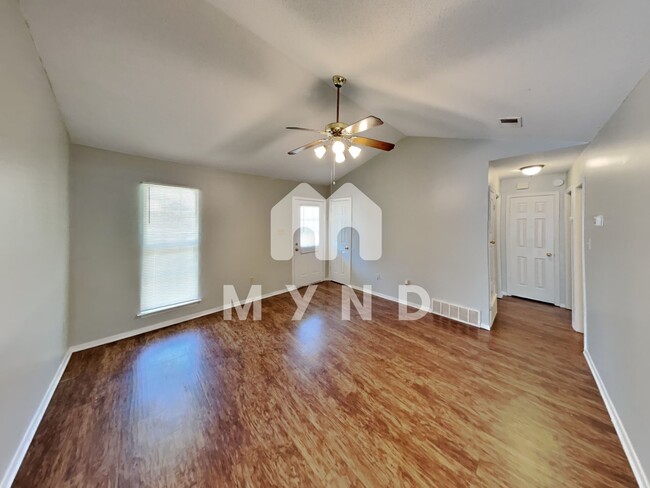 Foto del edificio - 3412 Laurelwood Dr