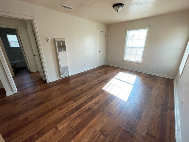 Building Photo - 1-Bedroom Duplex for Rent in Killeen