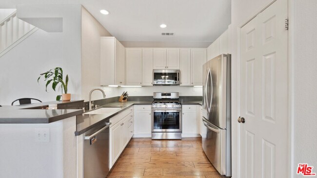 Foto del edificio - 24040 Whitewater Dr