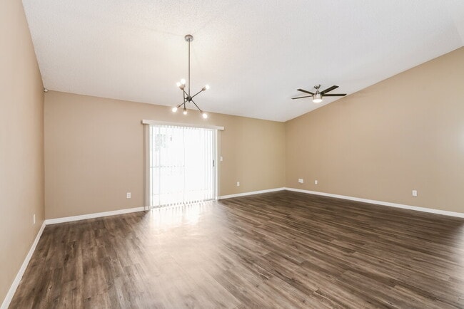 Foto del edificio - 547 Brentford Ct