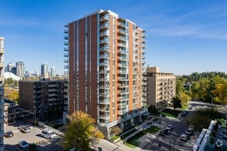 Building Photo - Rouleau