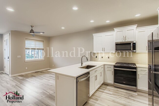 Foto del edificio - **Price drop: $2395 + $150.00 off for your first 3 months**- Lovely 3 bedroom home in Hillsboro