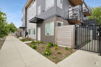 Building Photo - 4730 SE Belmont St