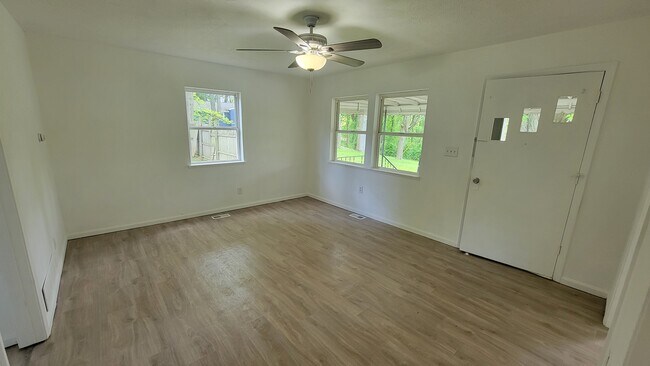 Foto del edificio - 2841 Pomatan Ave