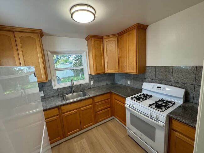 Building Photo - 1517 Sherman St