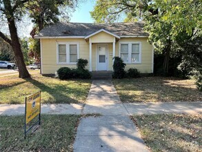 Building Photo - 1001 Panhandle St