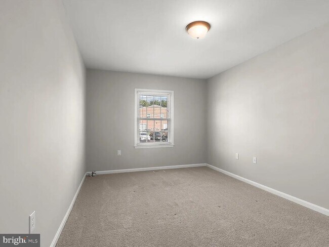 Foto del edificio - 9075 N Laurel Rd