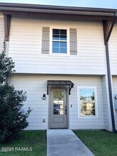 Building Photo - 111 Ella St