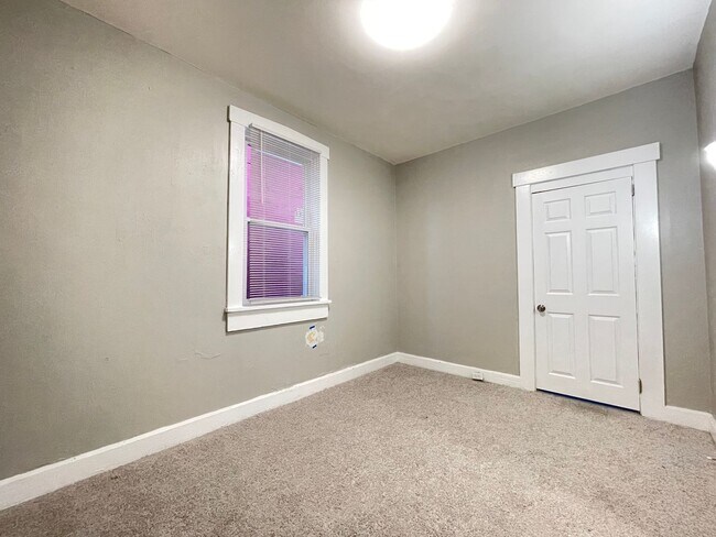 Foto del edificio - Home on Kastner: 100% Off First Full Month...