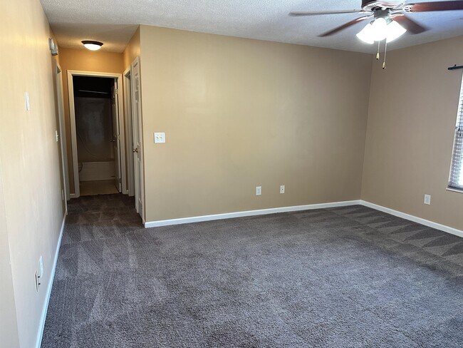 Foto del edificio - 1627 Maple View Way