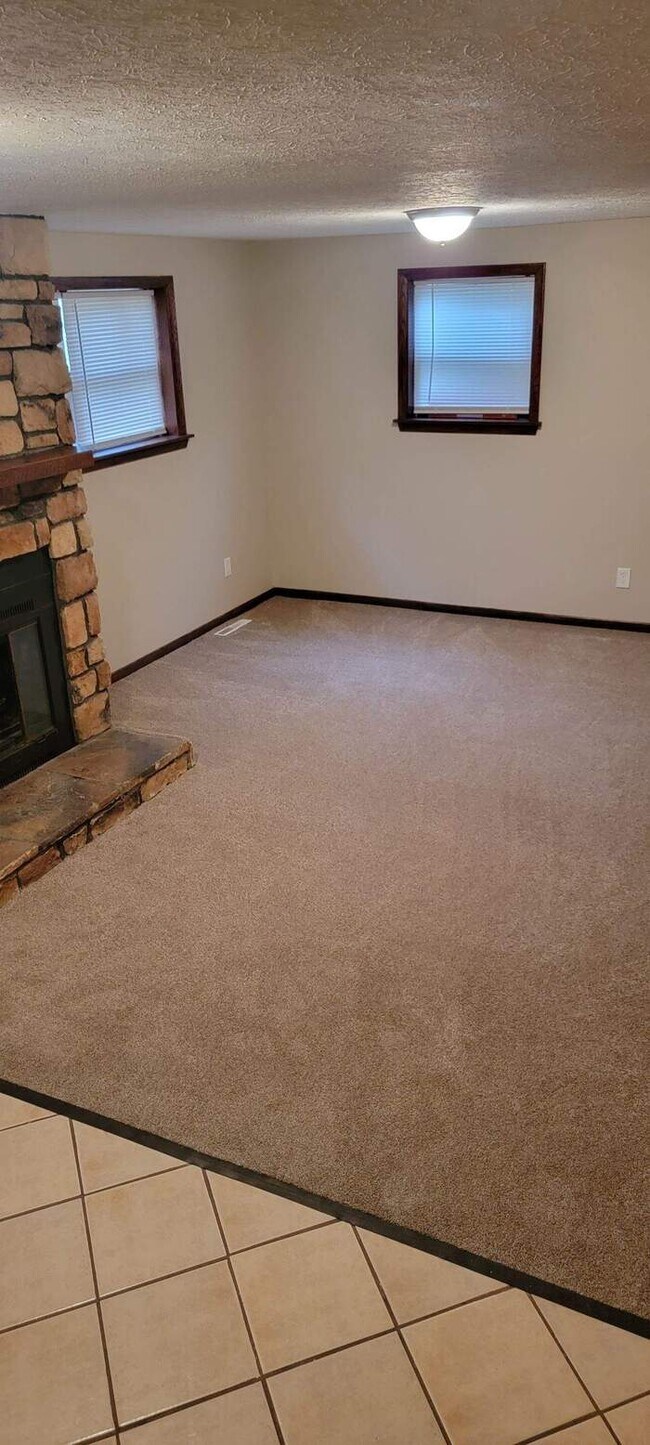 Foto del edificio - NOW AVAILABLE! - 2774 BEAL ST NW, WARREN, ...