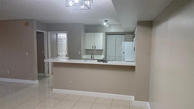Building Photo - 2600 S University Dr