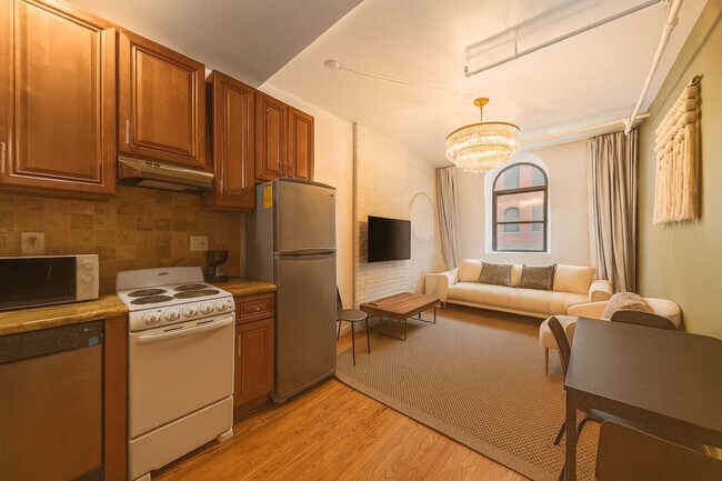 Building Photo - 156 W 15th St